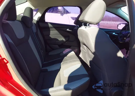 2014 Ford Focus Se z USA, uszkodzony, nr VIN 1FADP3F28EL405316